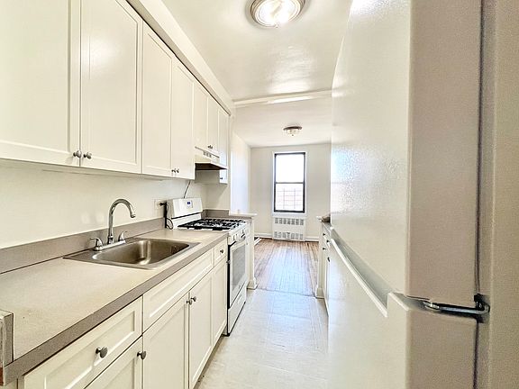 4th image of 2758 Homecrest Ave #605
