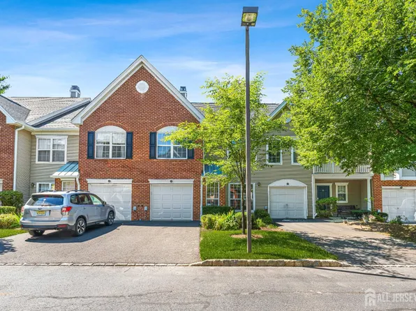 16 Lee Ct #405, Plainsboro, NJ 08536