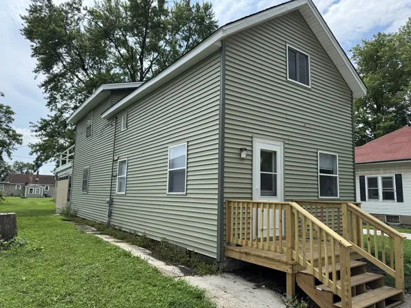 309 W Owsley St, Chenoa, IL 61726
