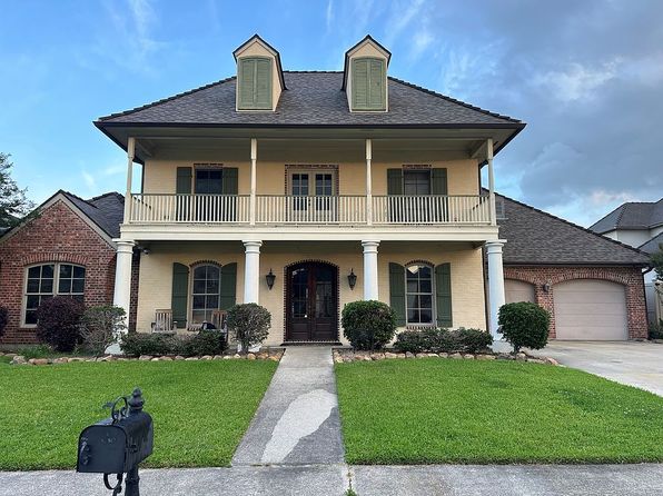 102 Fyvie Ln