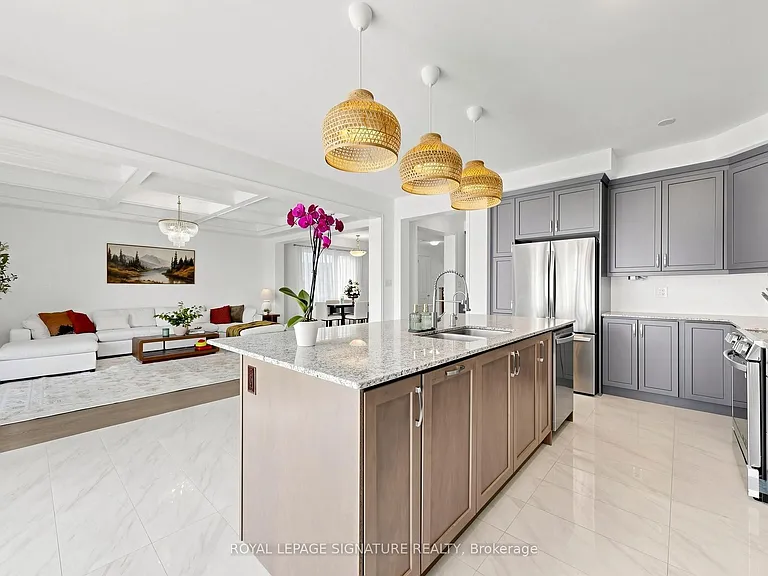 635 Newlove St — Photo 9