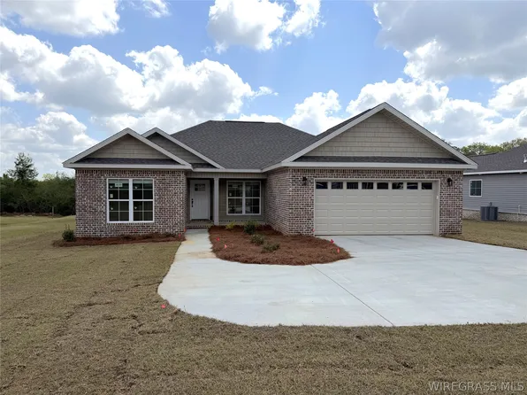 548 N John St, New Brockton, AL 36351