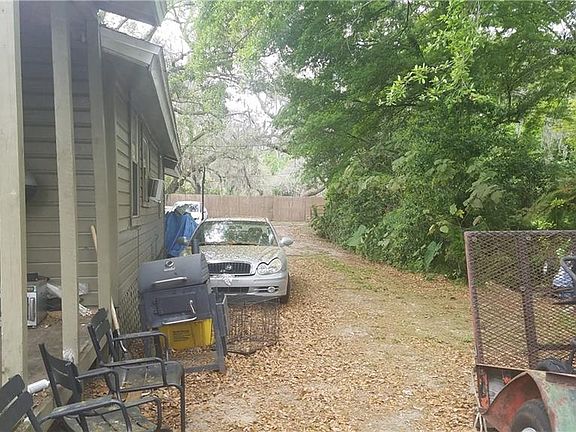 3rd image of 414 Greenbay Ln