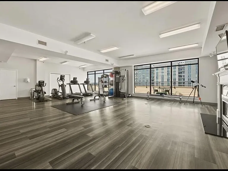 115 W Peachtree Pl NW #413 — Photo 16