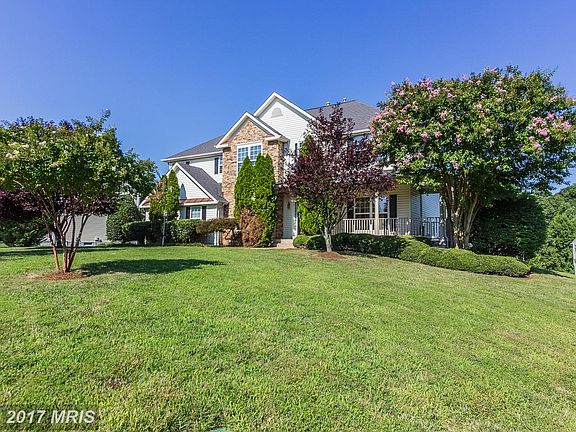 Manicured lawn on corner lot