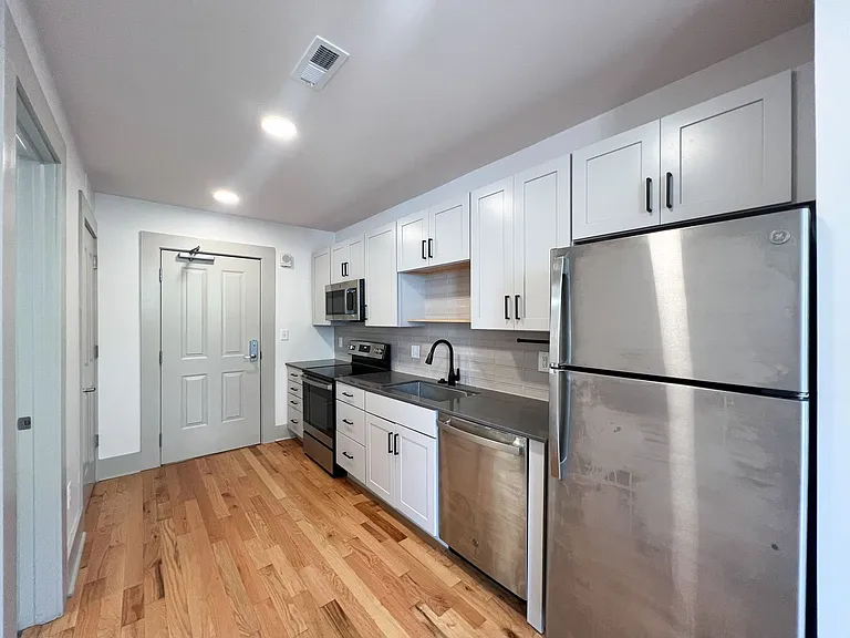 1338 Main Street — Photo 5