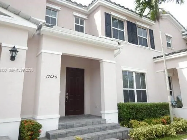 17089 SW 93rd St #Townhouse 17089 — Photo 2