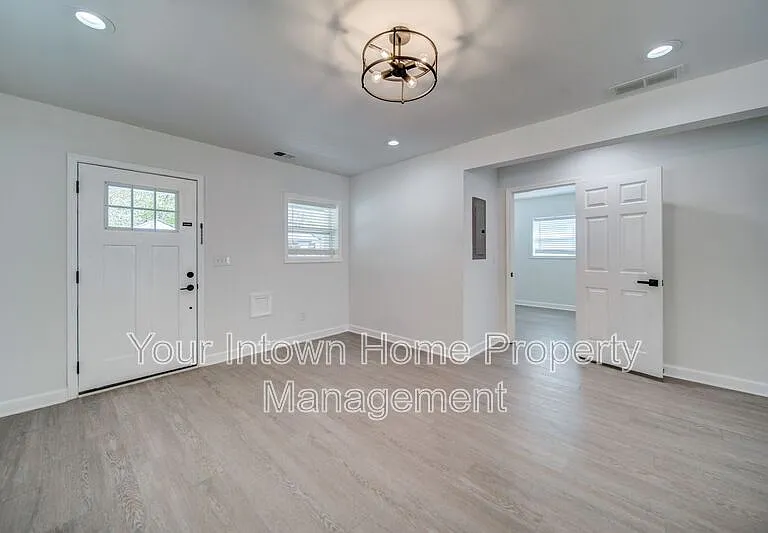 1047 Grant Way SE — Photo 5