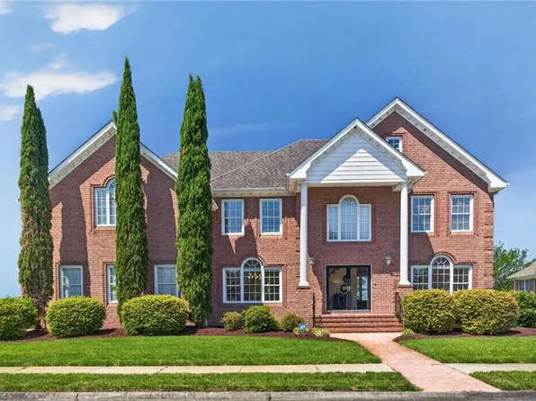 1322 Club House Dr, Chesapeake, VA 23322