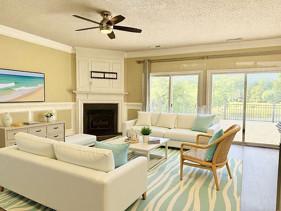 3rd image of 600 Canyon Lake Cir