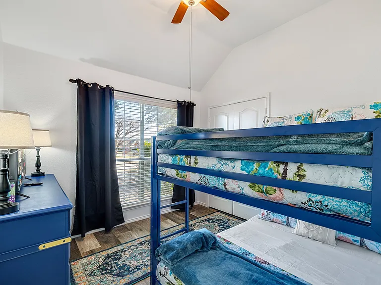 8317 Greenfield Dr — Photo 15