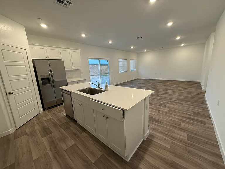 6296 W Ramona Way — Photo 2