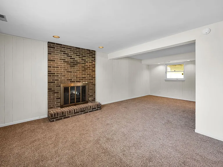 2700 Queenswood Dr — Photo 26