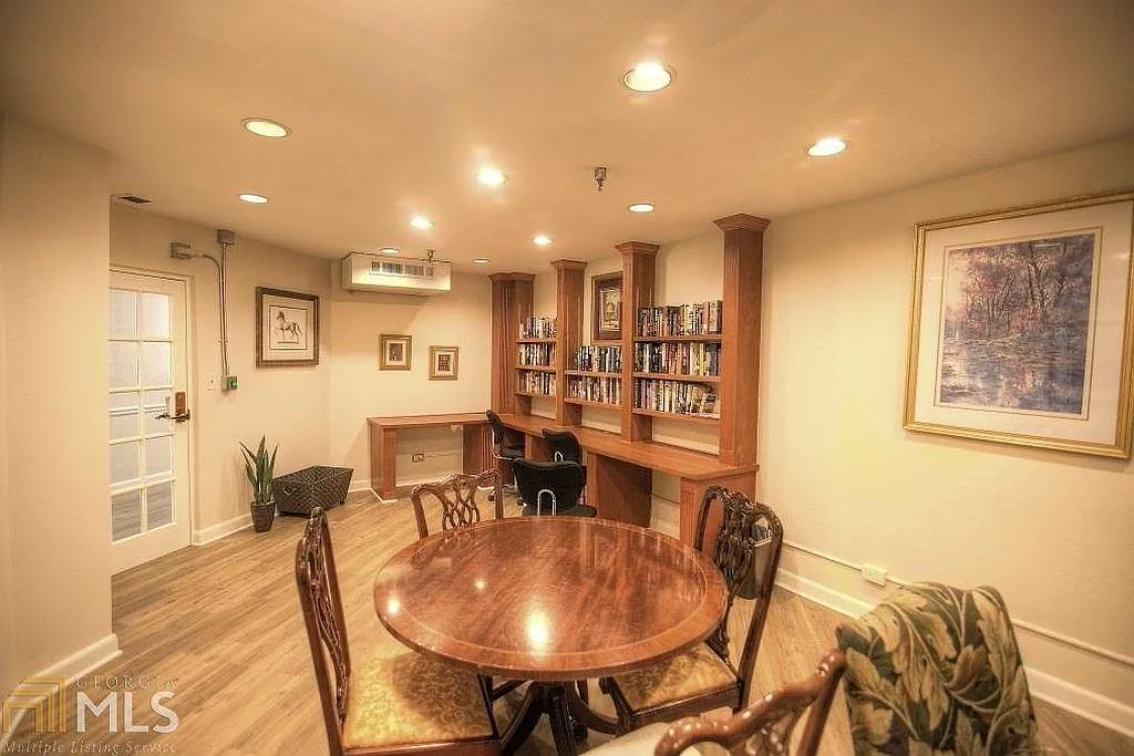 1501 Clairmont Rd — Photo 4