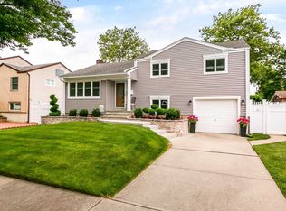 7 N Nancy Pl, Massapequa, NY 11758