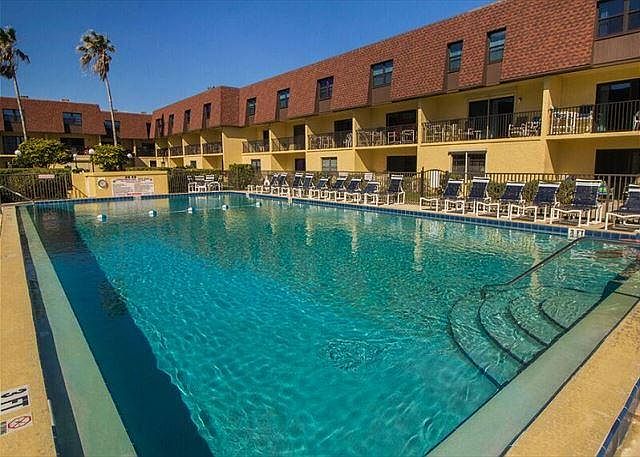 Huge Pool
