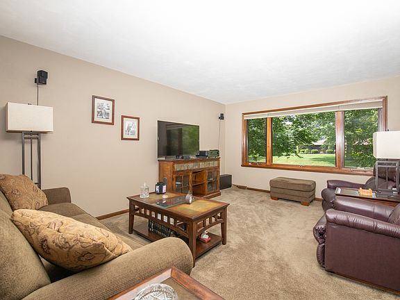 5th image of 9823 Deerwood Trl