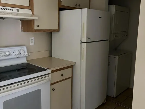 7200 NW 179th St APT 310, Hialeah, FL 33015