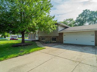 9830 McKinley St, Crown Point, IN 46307