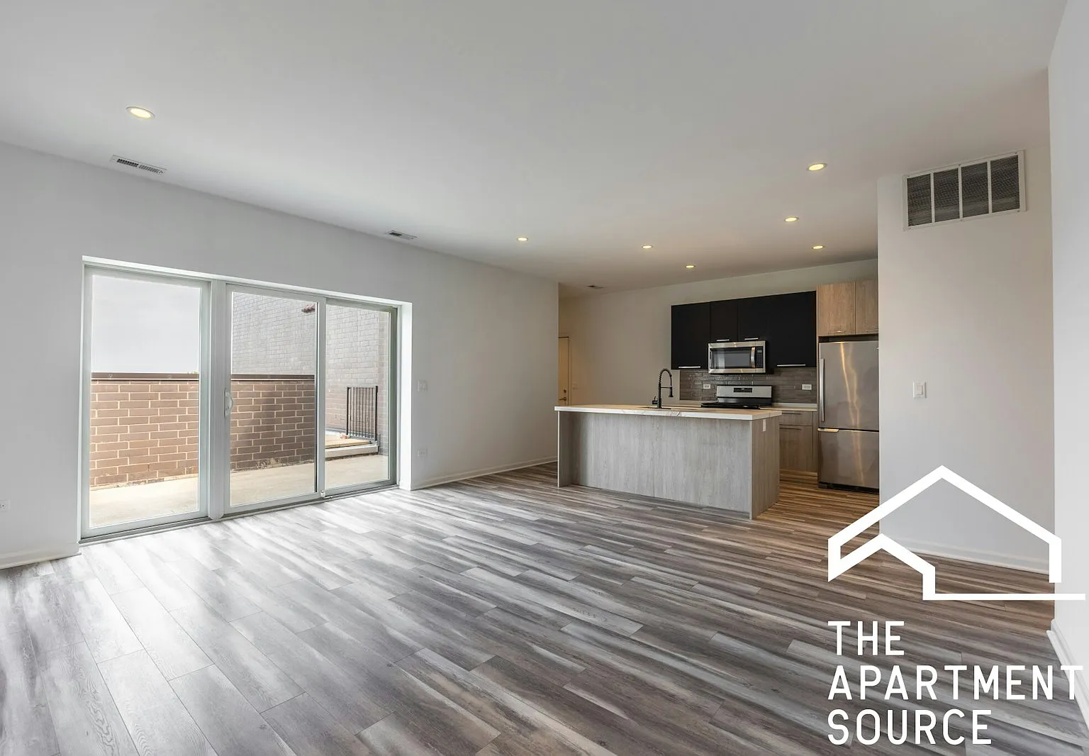2535 West Fullerton Avenue, Unit 5 — Photo 3