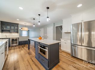 6632 Carmel Hills Dr, Charlotte, NC 28226