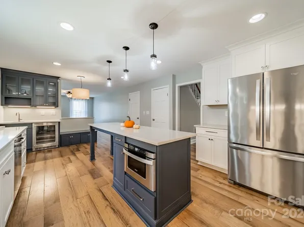 6632 Carmel Hills Dr, Charlotte, NC 28226