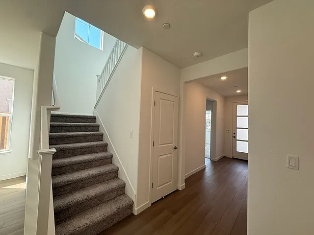 5 bed, 2689 sqft, $3,875 — Photo 4