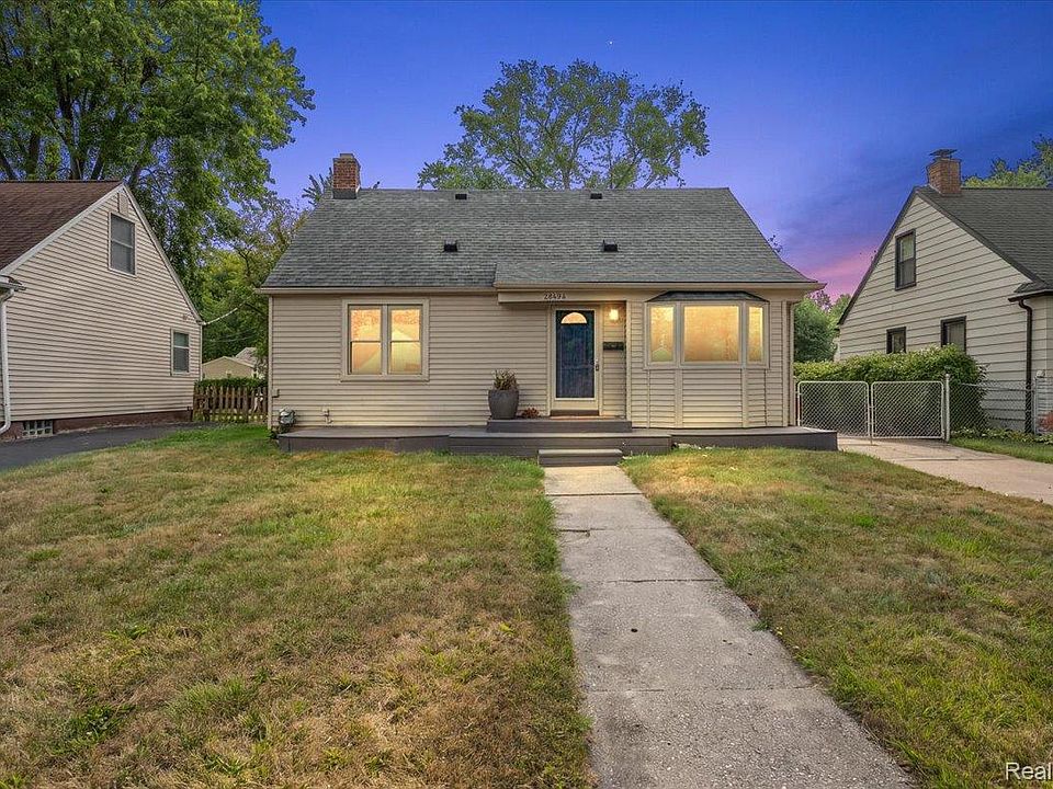 28494 Everett St, photo 2