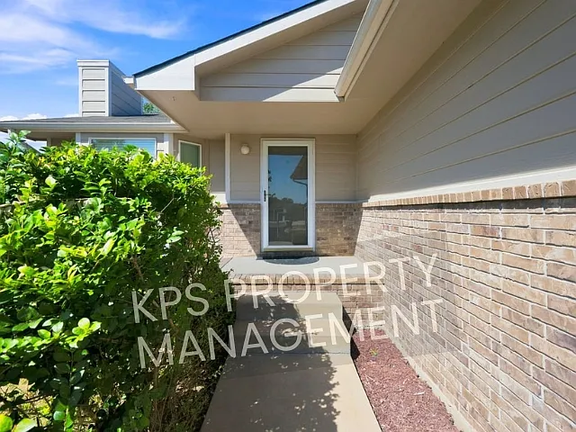 5 bed, 2180 sqft, $1,995 — Photo 2
