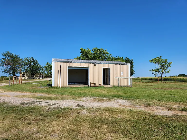 7397 FM 1377 — Photo 18