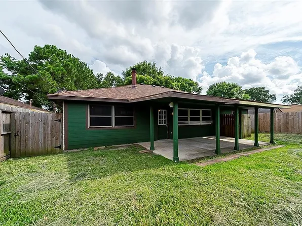 9727 Charmont Rd, La Porte, TX 77571