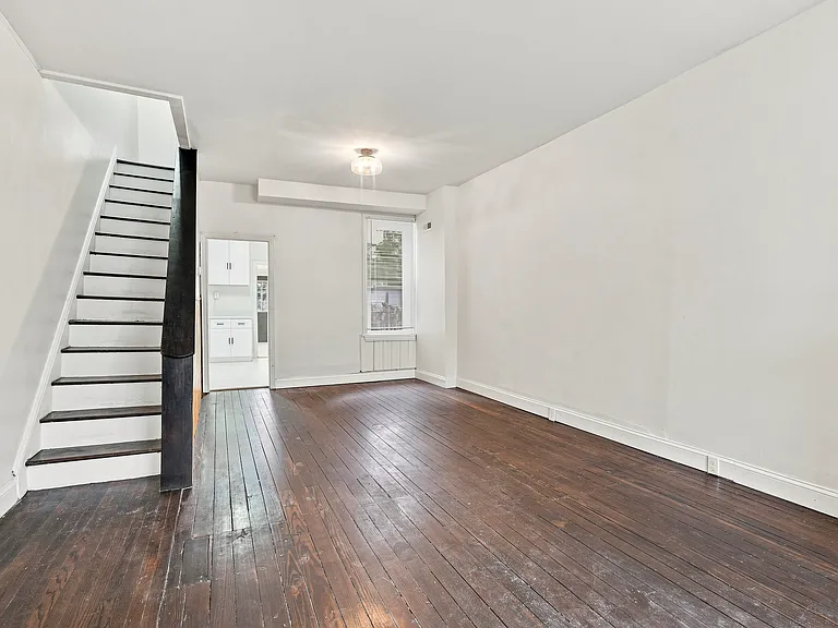 3435 Amber St — Photo 2