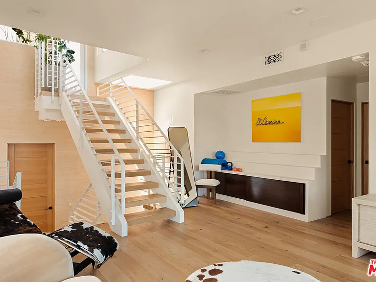 2341 Wilson Ave — Photo 7