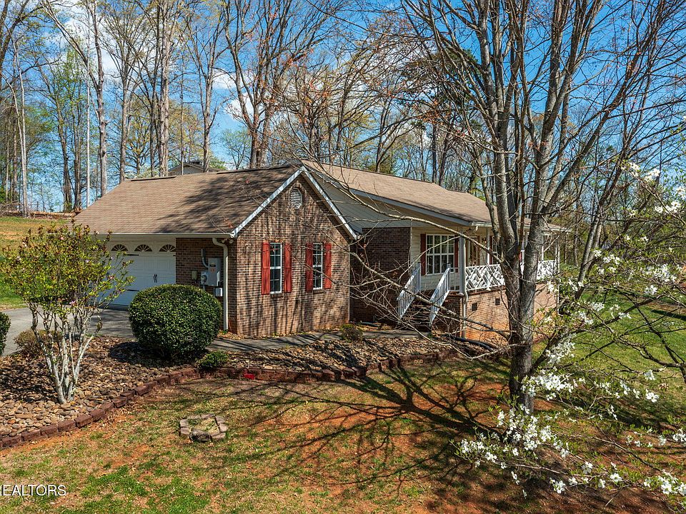 1st image of 882 Pioneer Dr
