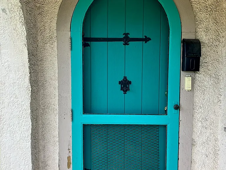 802 N Riley Ave — Photo 4