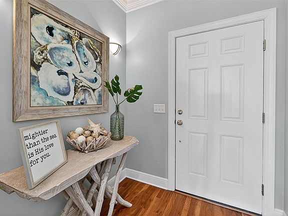 4th image of 1033 Mayflower Rd NE