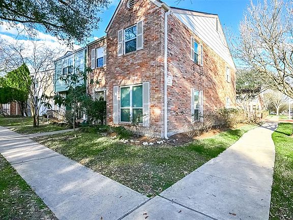 2nd image of 14460 Misty Meadow Ln
