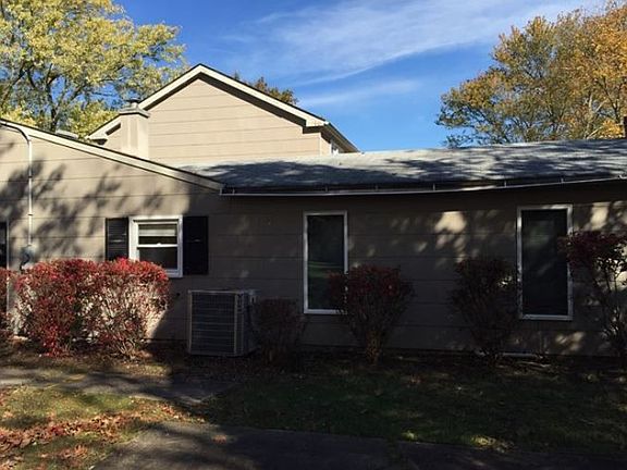 3rd image of 27 Buttonwood Dr