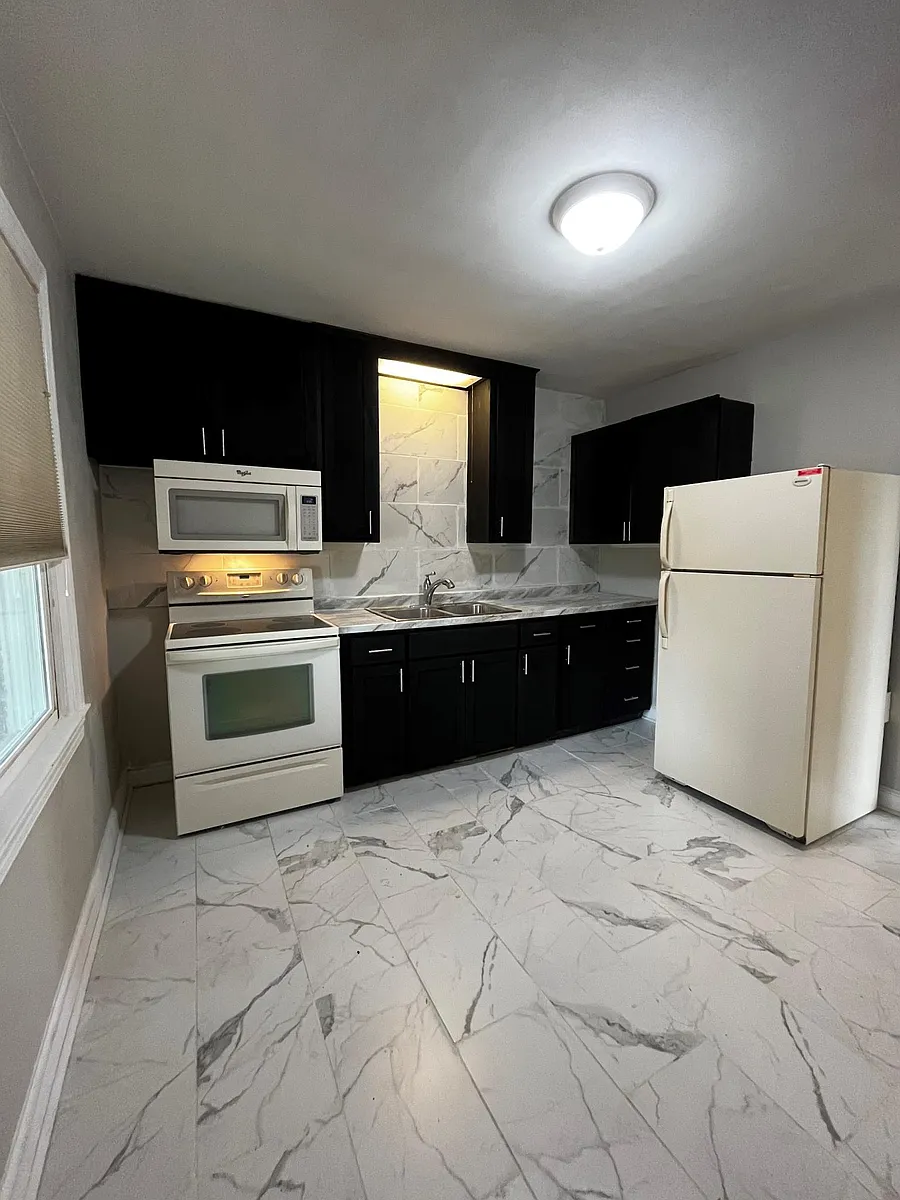 Building Photo - 2153 Memorial Ct #3
