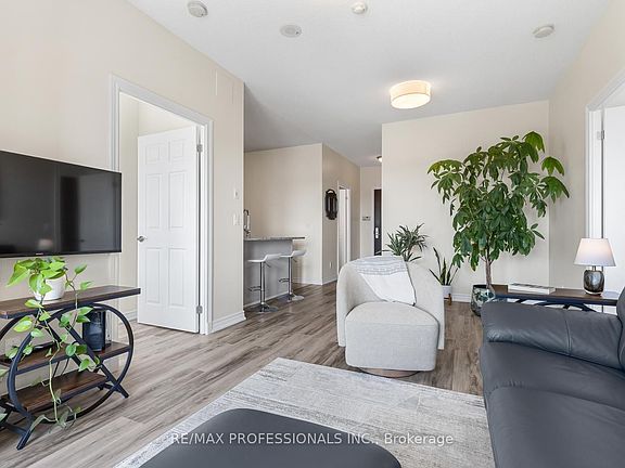 4th image of 1135 Royal York Rd #801