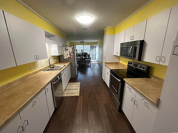 5th image of 38 Hartwell Cir
