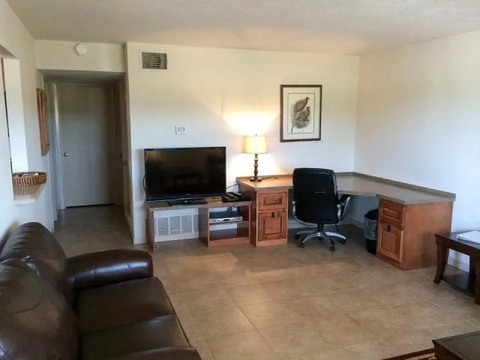 2 bed, 815 sqft, $950 — Photo 3