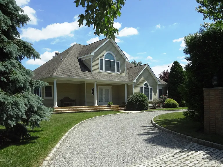 2 Grace Ct — Photo 3