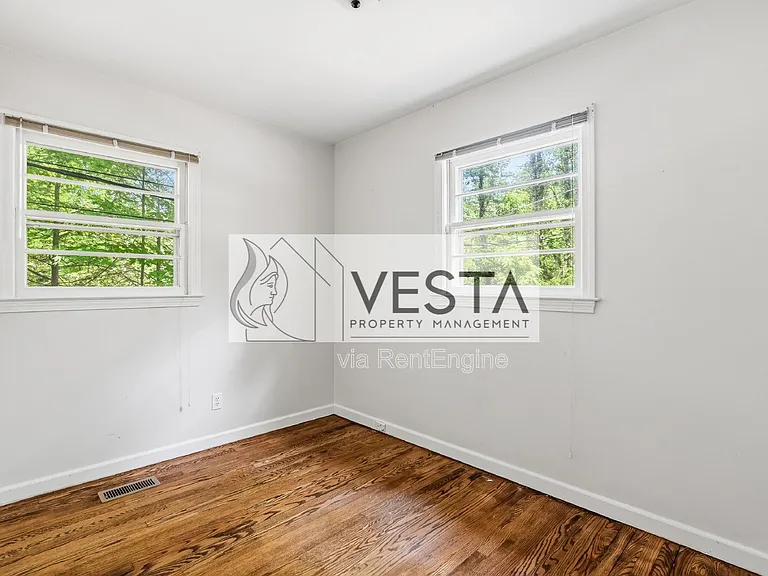12 La Salle Ln — Photo 12