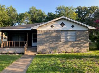 924 W Gandy St, Denison, TX 75020