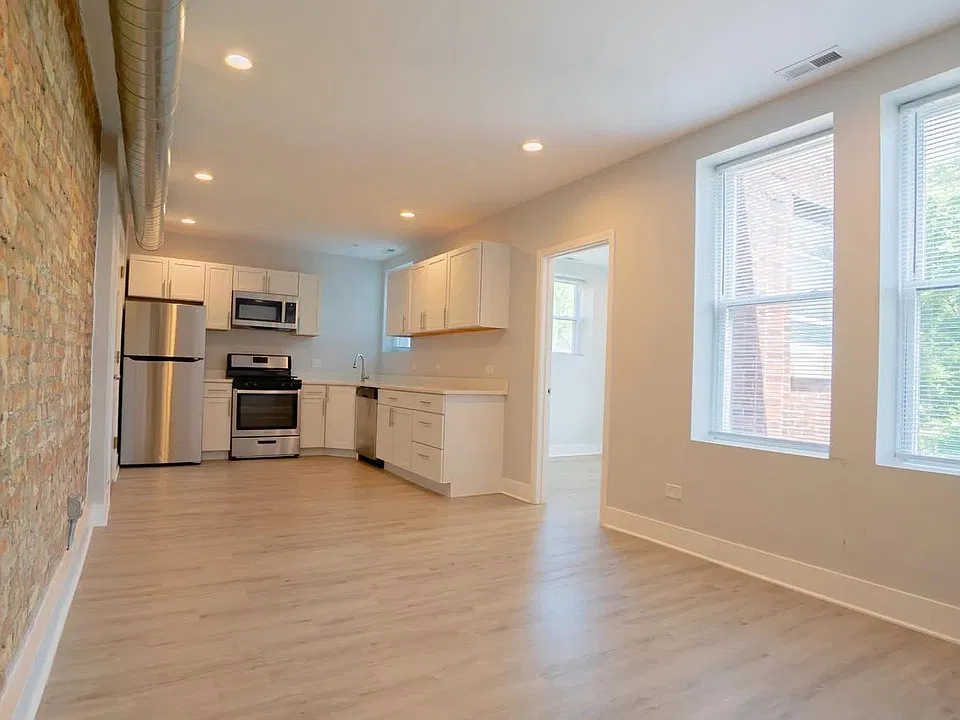 1600 W Lunt Ave #2