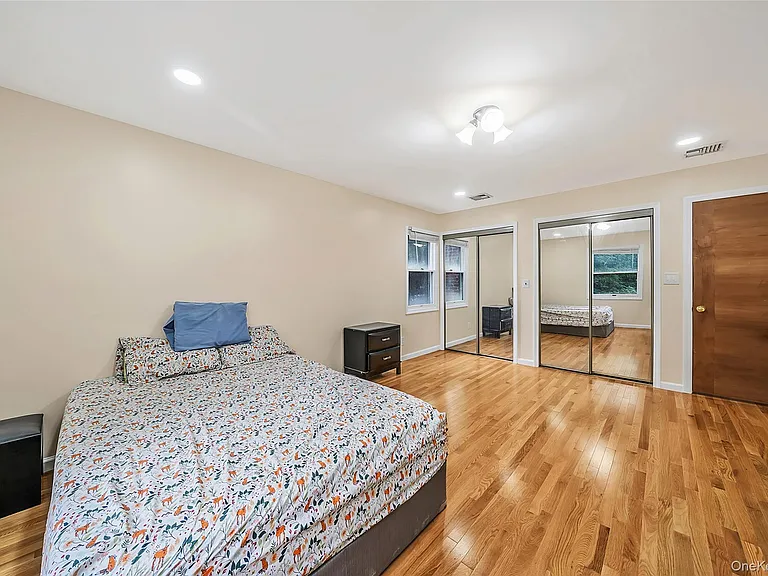 2 Berkeley Pl — Photo 16