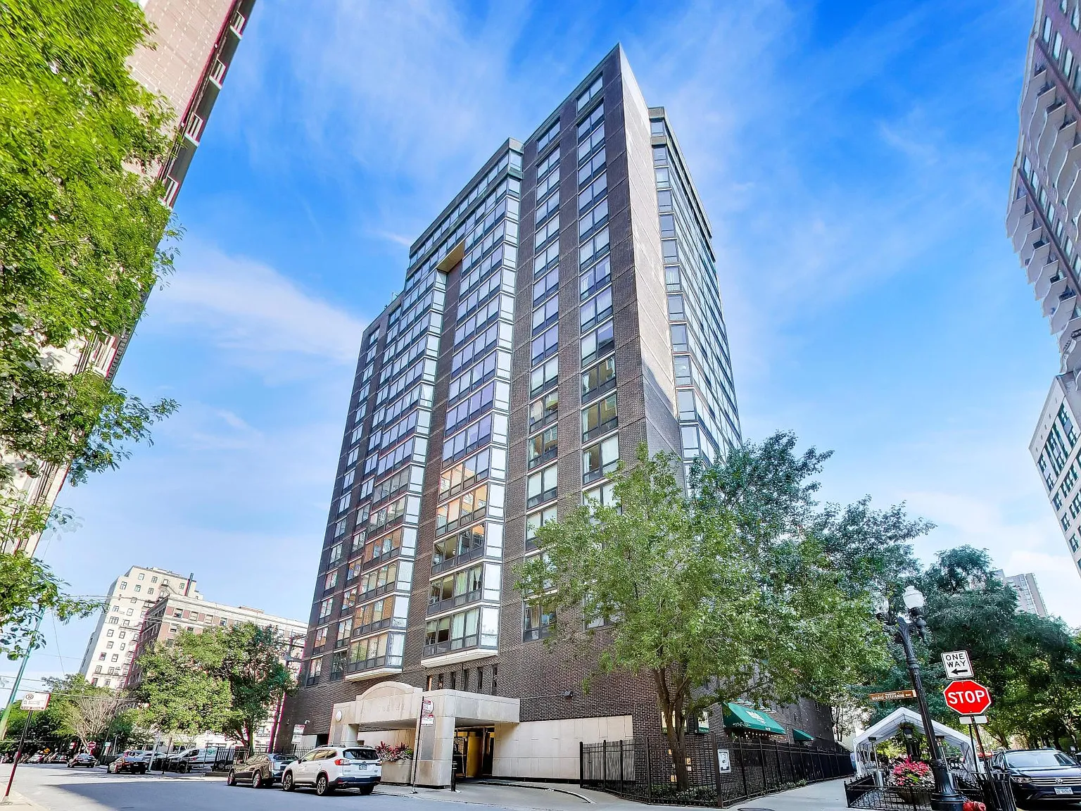 2 bed, 950 sqft, $3,600 — Photo 1