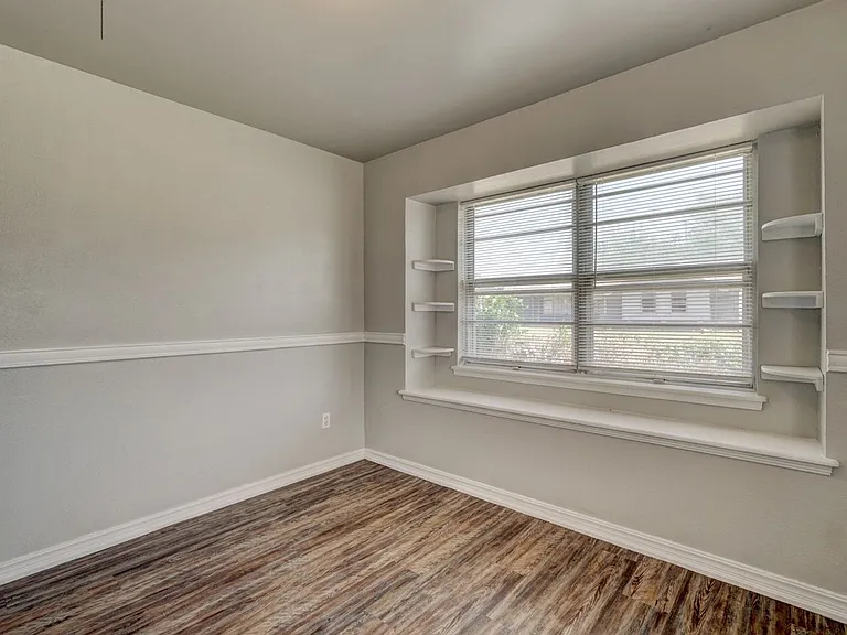 1401 Hampton Dr — Photo 31