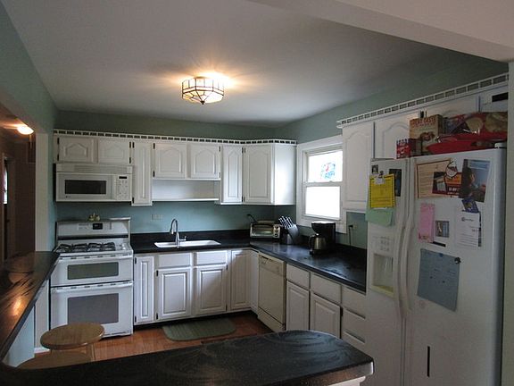 3rd image of 8120 Gatewood Ln